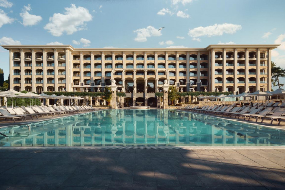 Лято 2026: 7 нощувки със закуски и вечери в Astor Garden Hotel 5*
